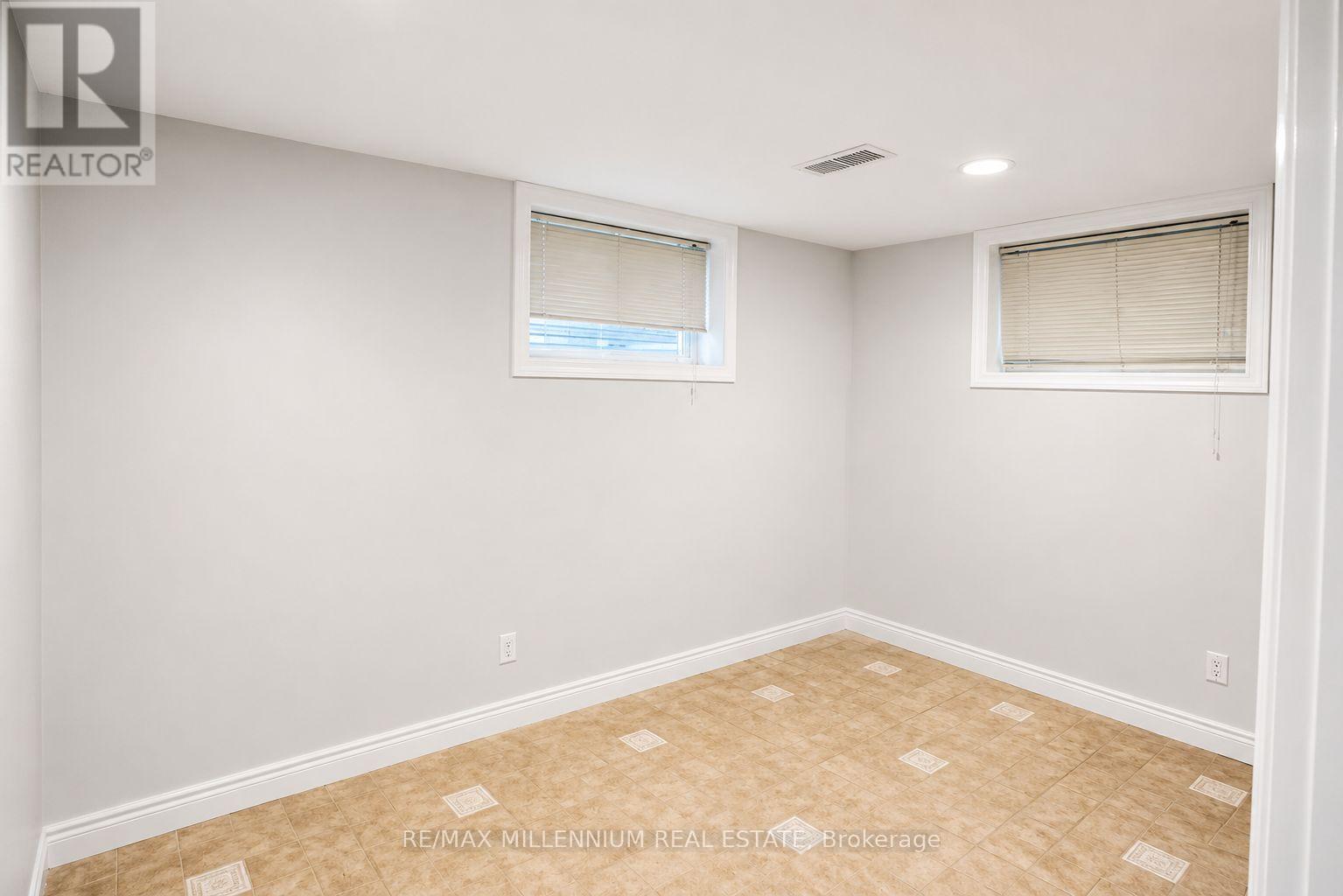 15 QUINLAN ROAD - 32