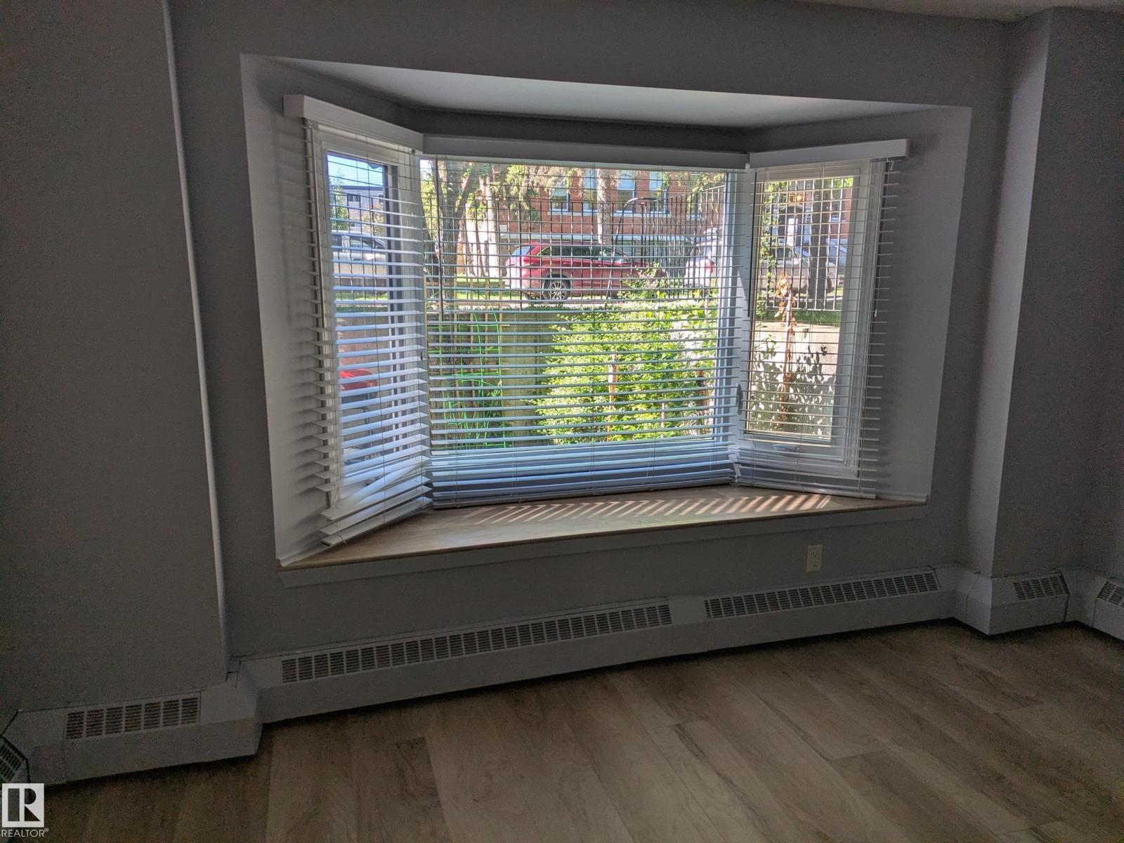 10524 84 AV NW - 6