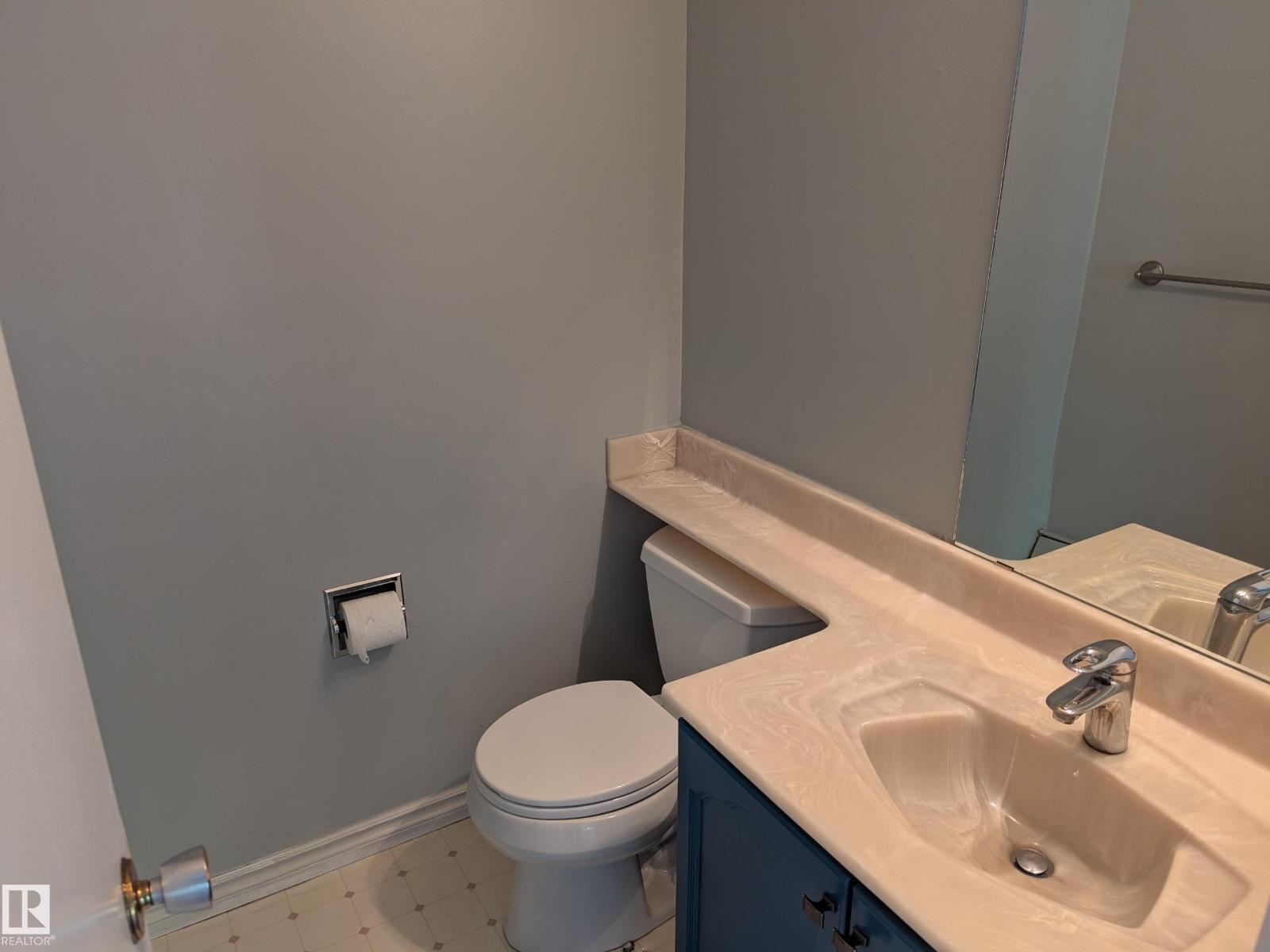 10524 84 AV NW - 20