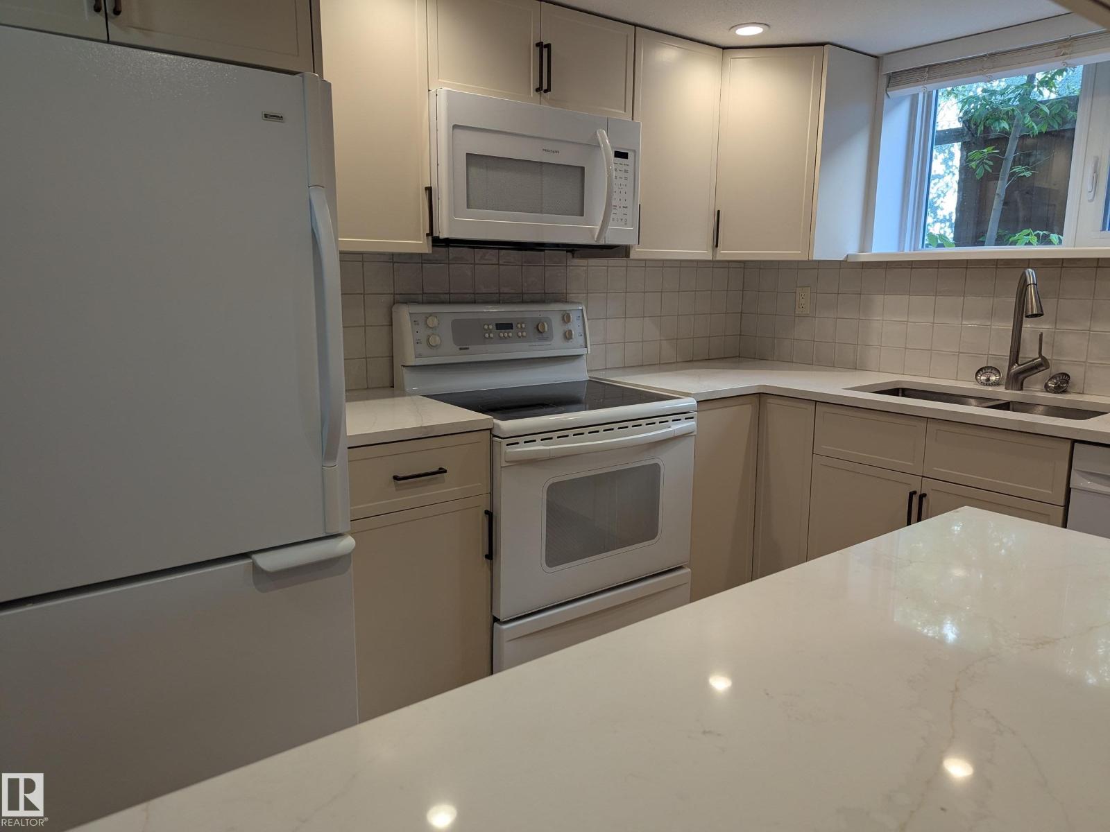 10524 84 AV NW - 10