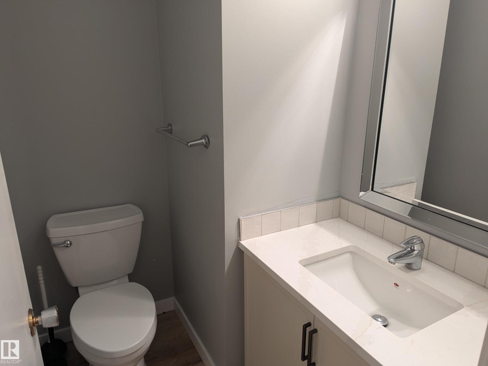 10524 84 AV NW - 14