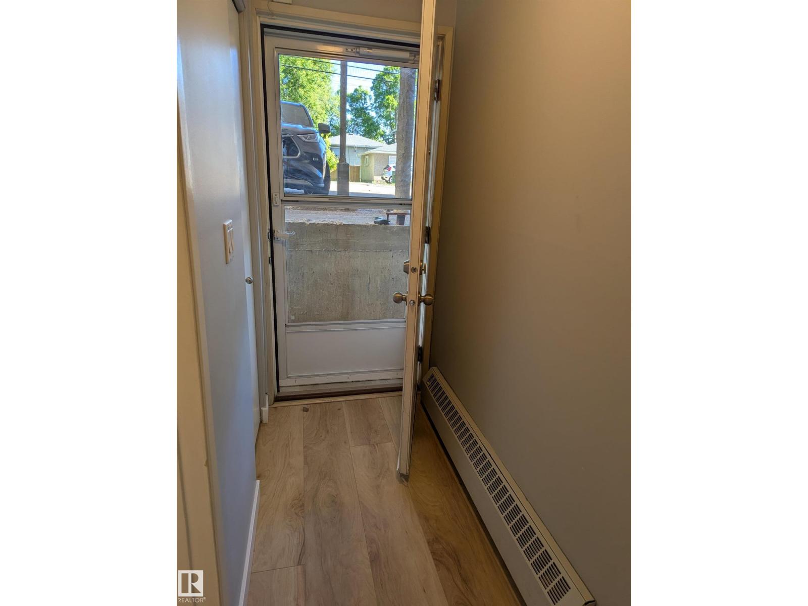 10524 84 AV NW - 15