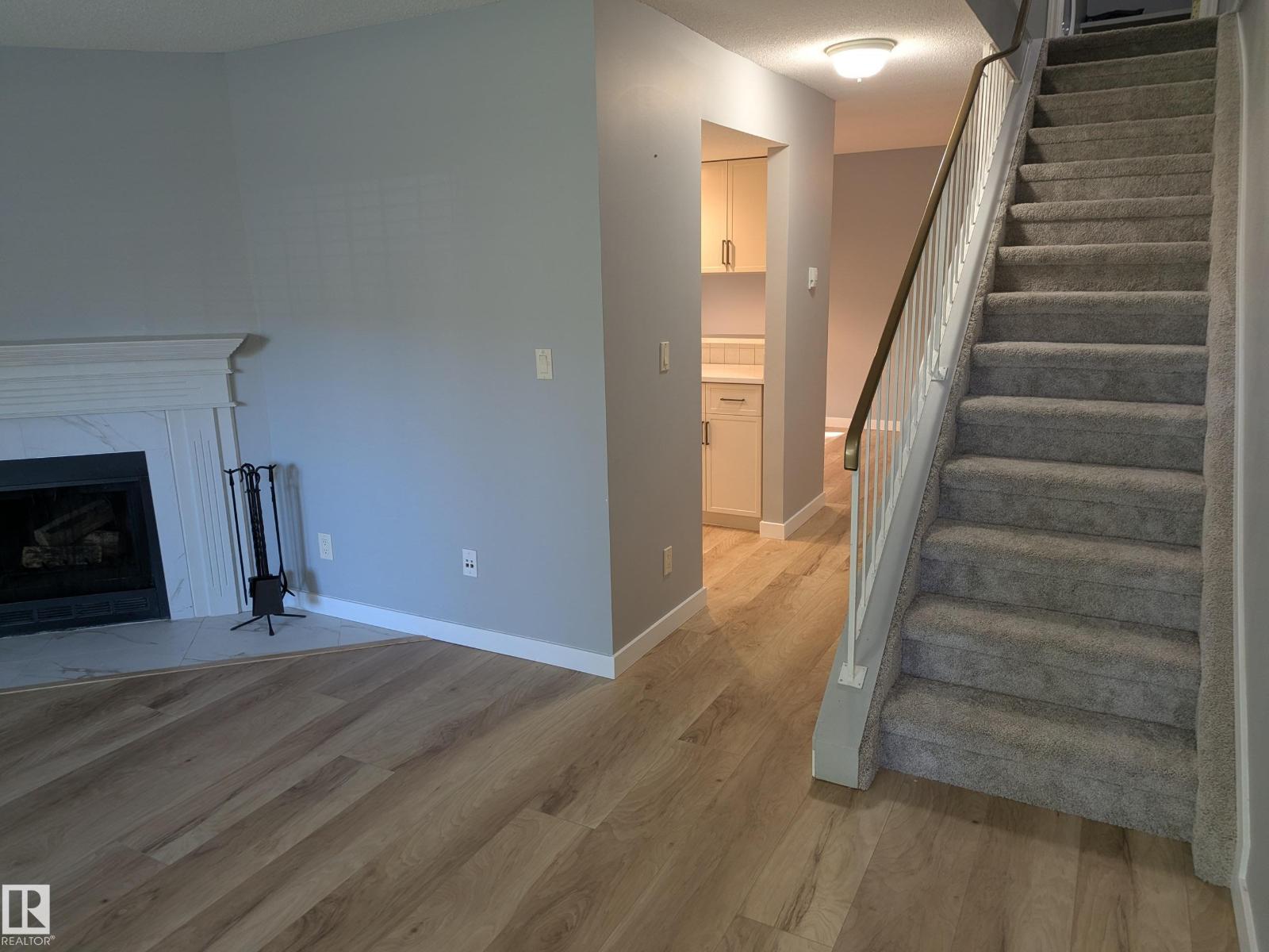 10524 84 AV NW - 16