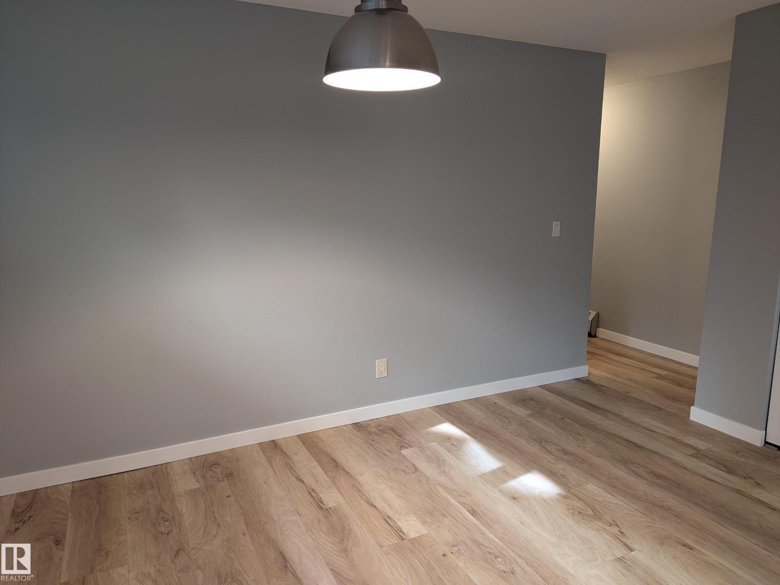 10524 84 AV NW - 13