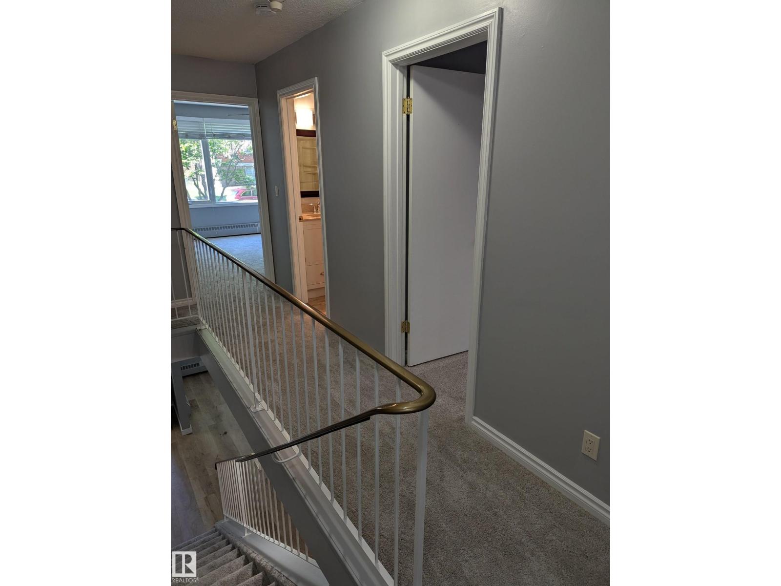 10524 84 AV NW - 17