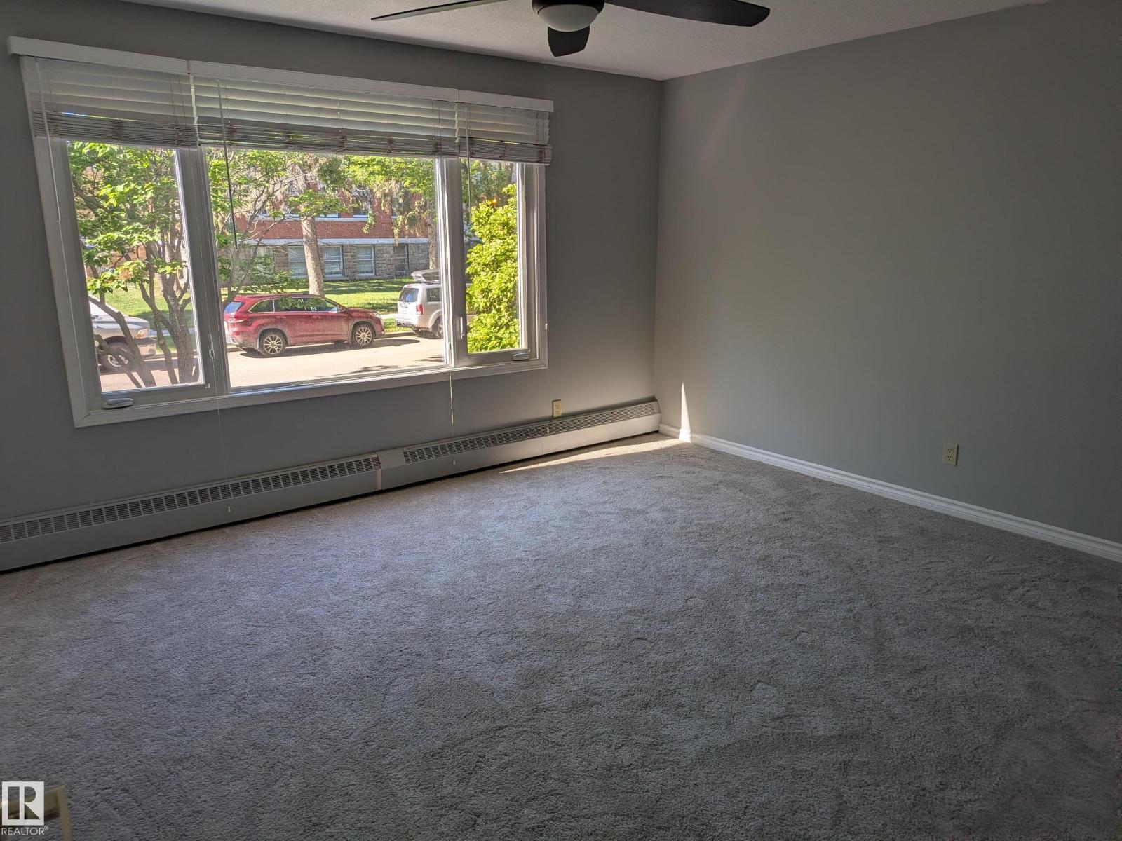 10524 84 AV NW - 18