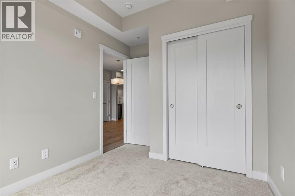 #410 660 Shawnee Square SW - 24