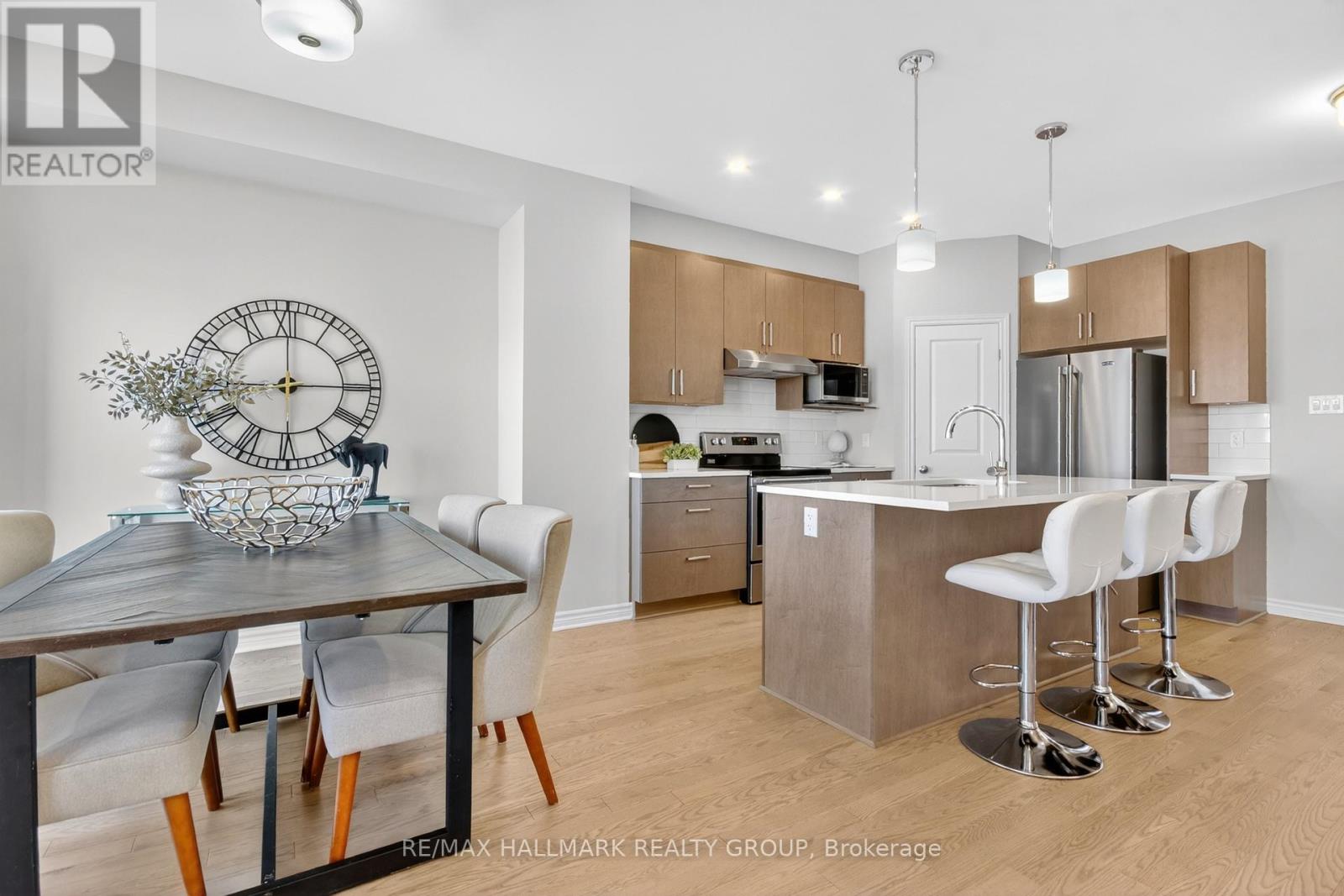 737 MAVERICK CRESCENT - 22