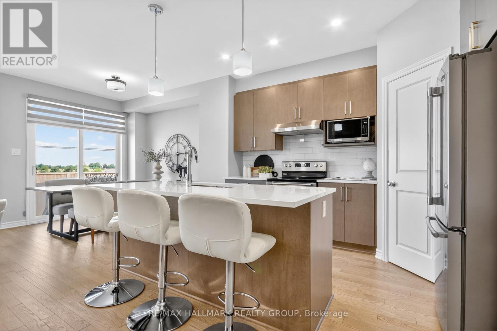 737 MAVERICK CRESCENT - 24