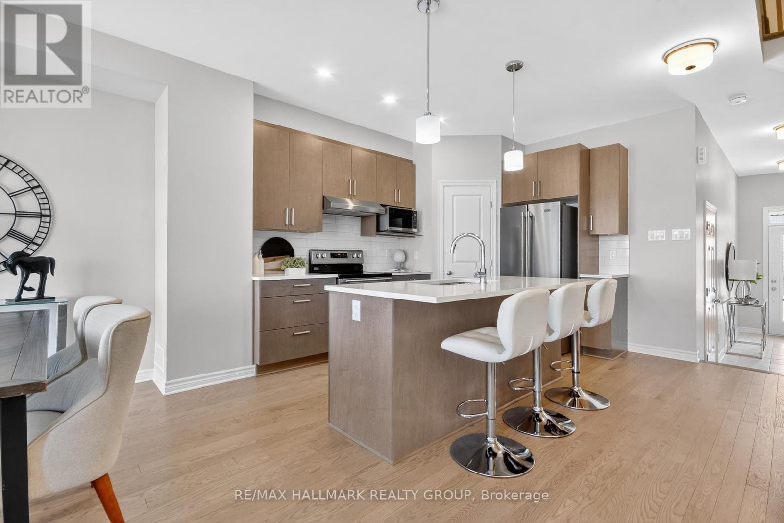 737 MAVERICK CRESCENT - 26