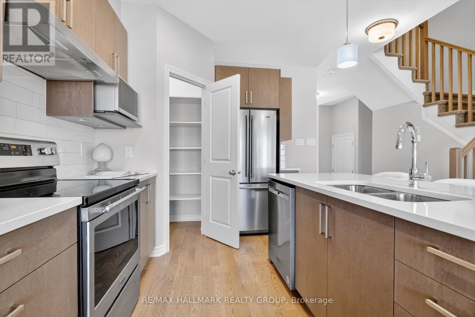 737 MAVERICK CRESCENT - 27