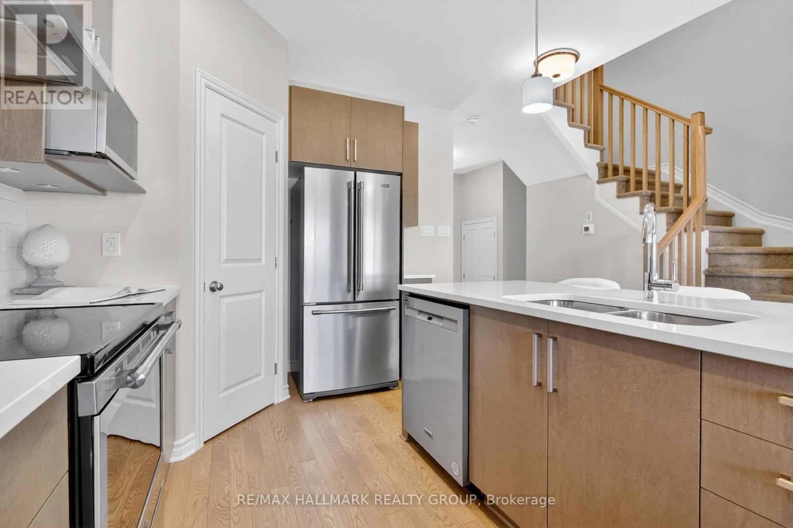 737 MAVERICK CRESCENT - 28