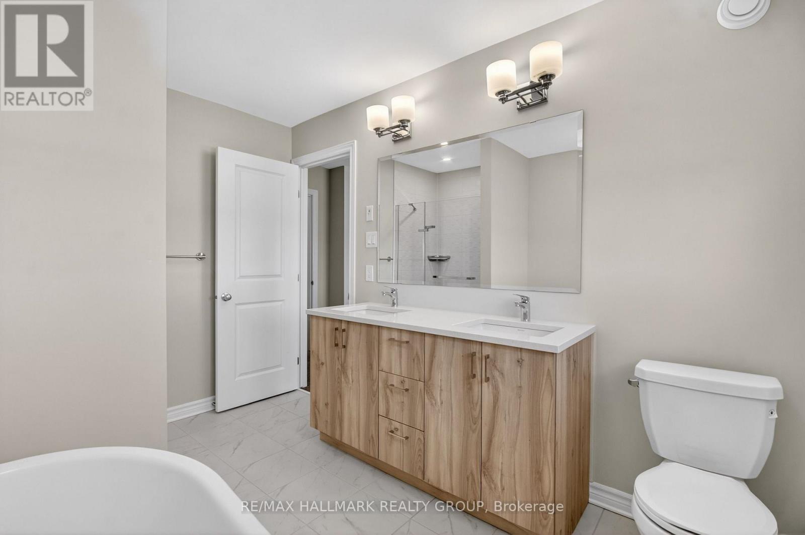 737 MAVERICK CRESCENT - 36