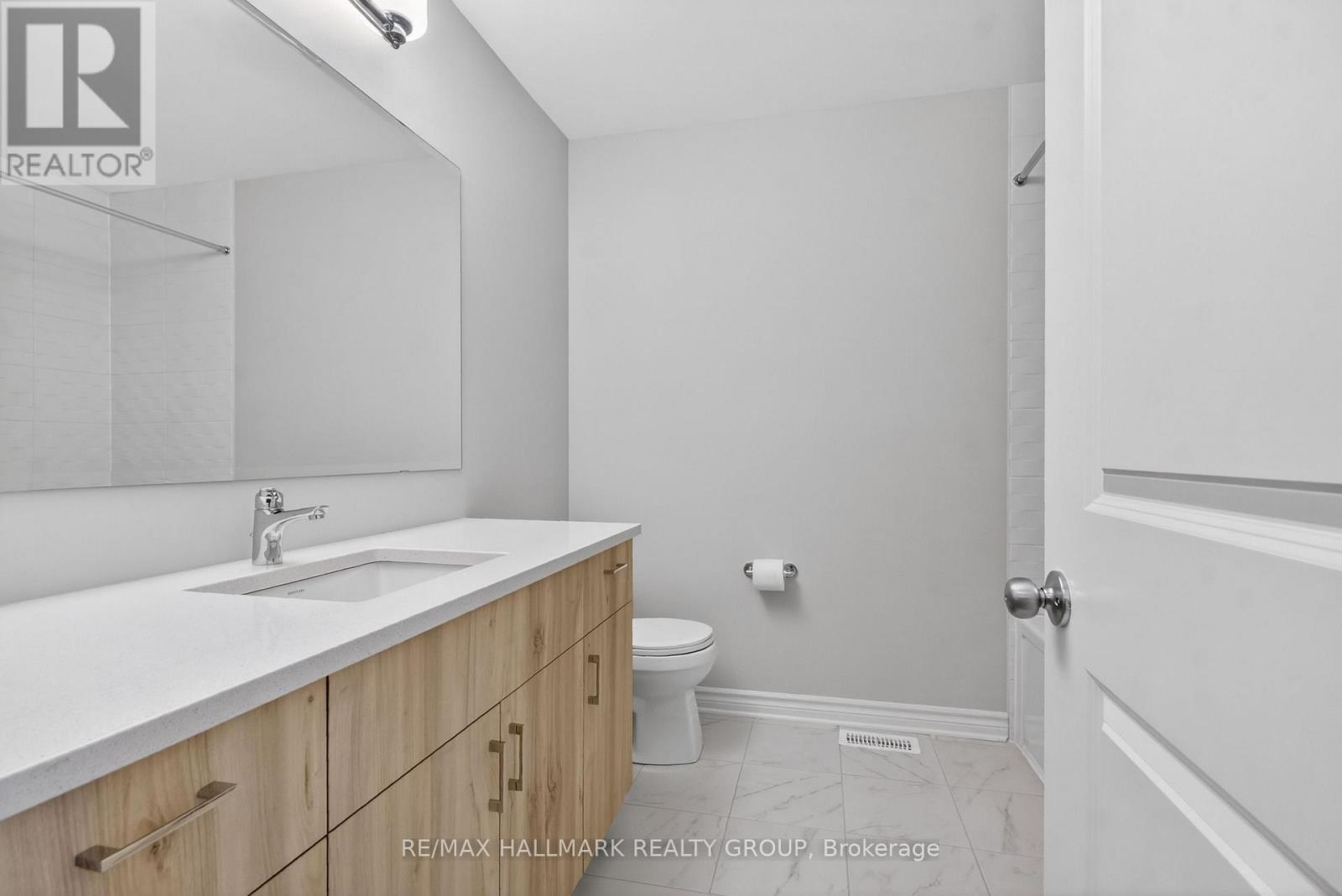 737 MAVERICK CRESCENT - 40