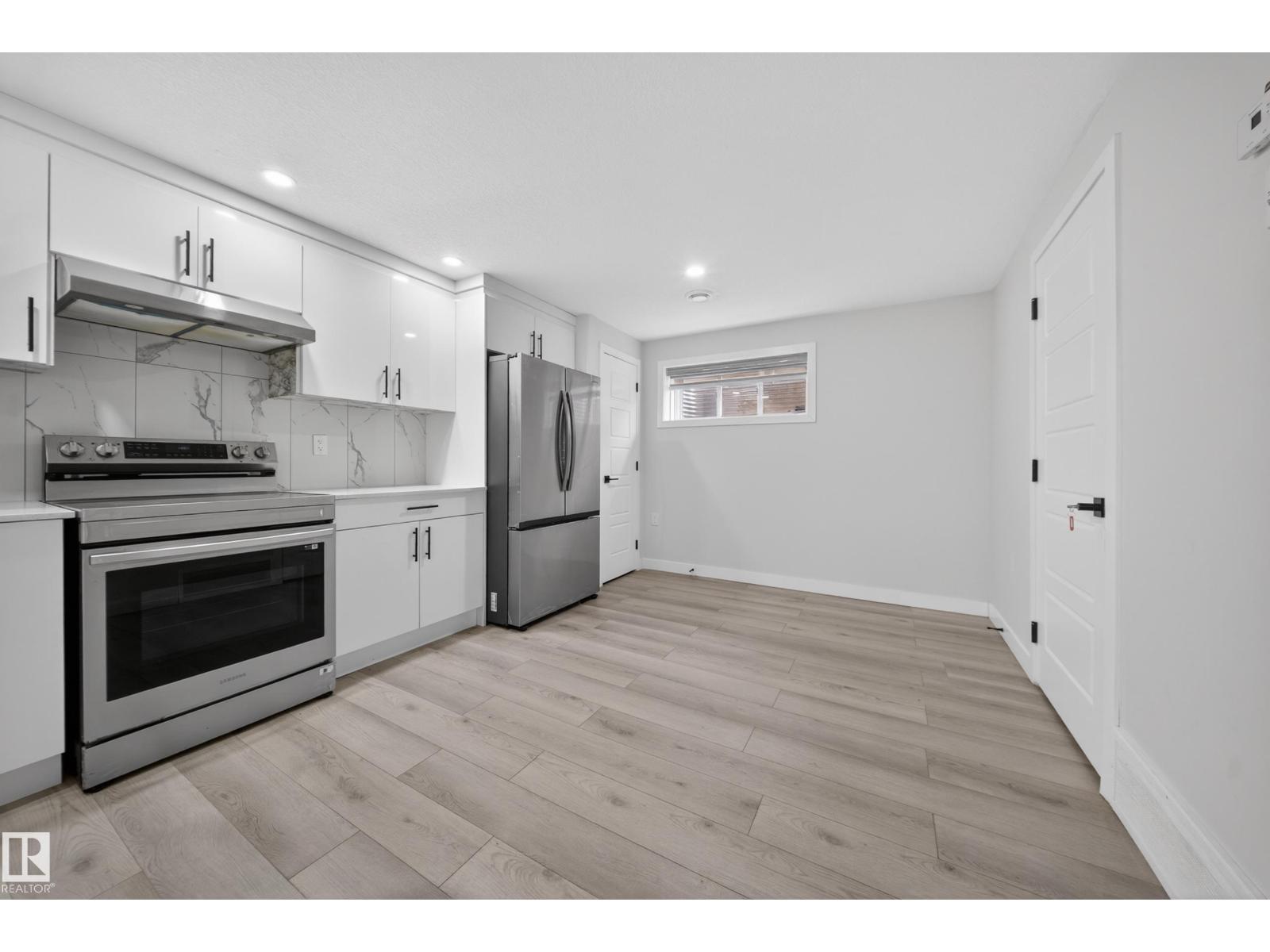 3639 15A ST NW - 52