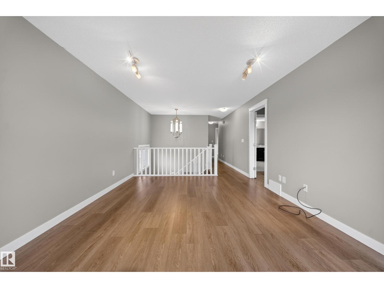 3639 15A ST NW - 32