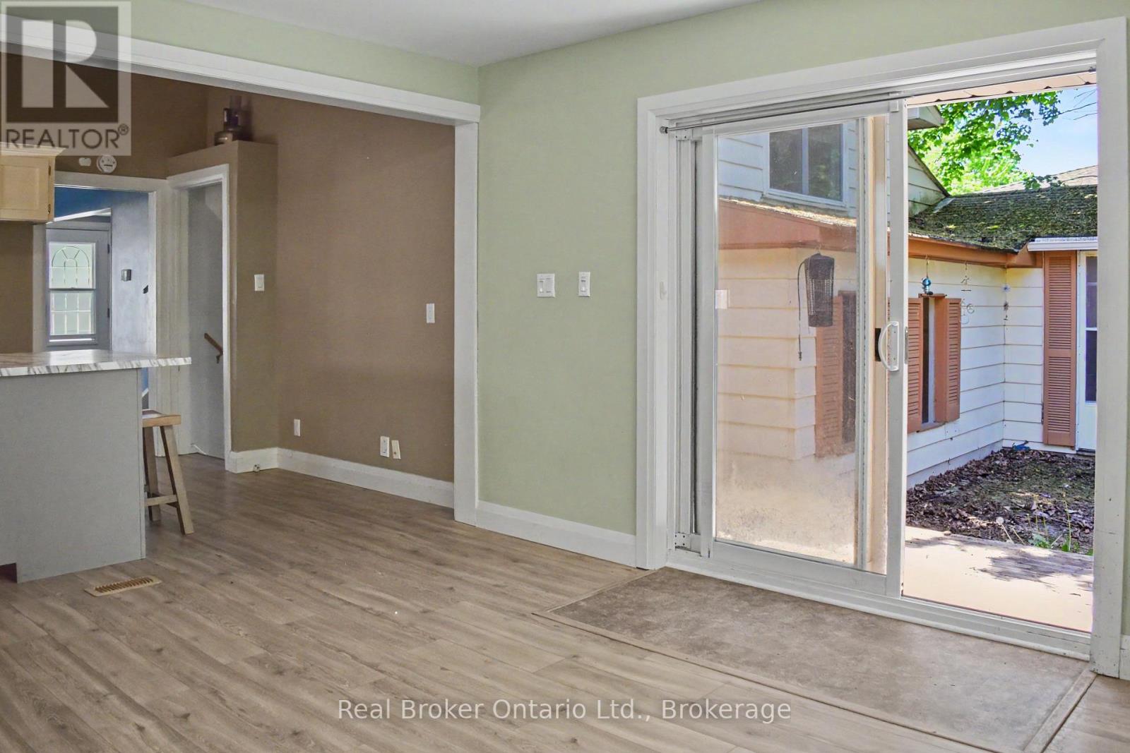 354 GODERICH STREET - 18
