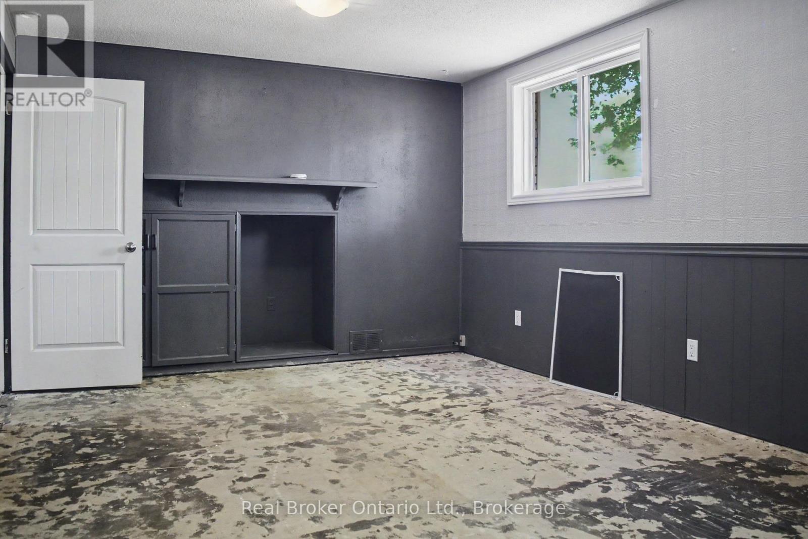 354 GODERICH STREET - 35