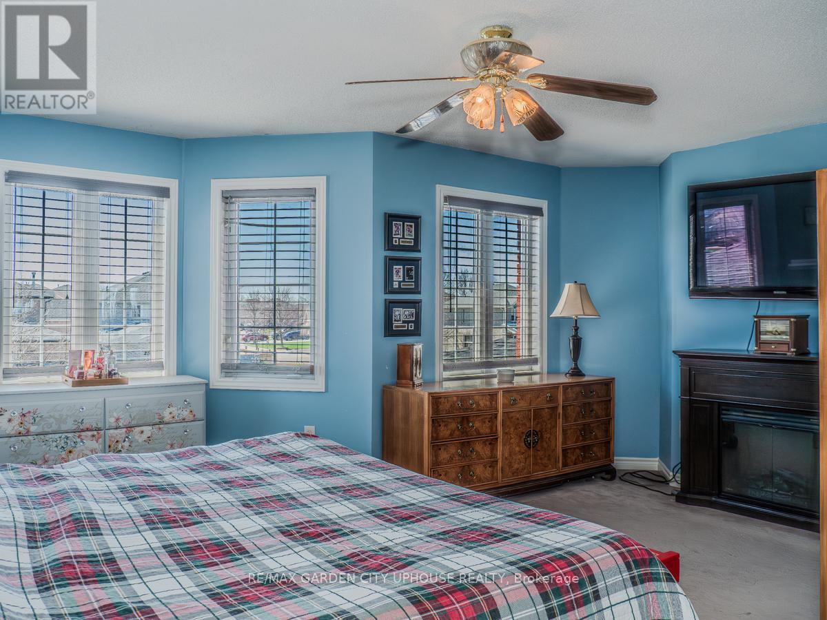 22 GRACE CRESCENT - 12