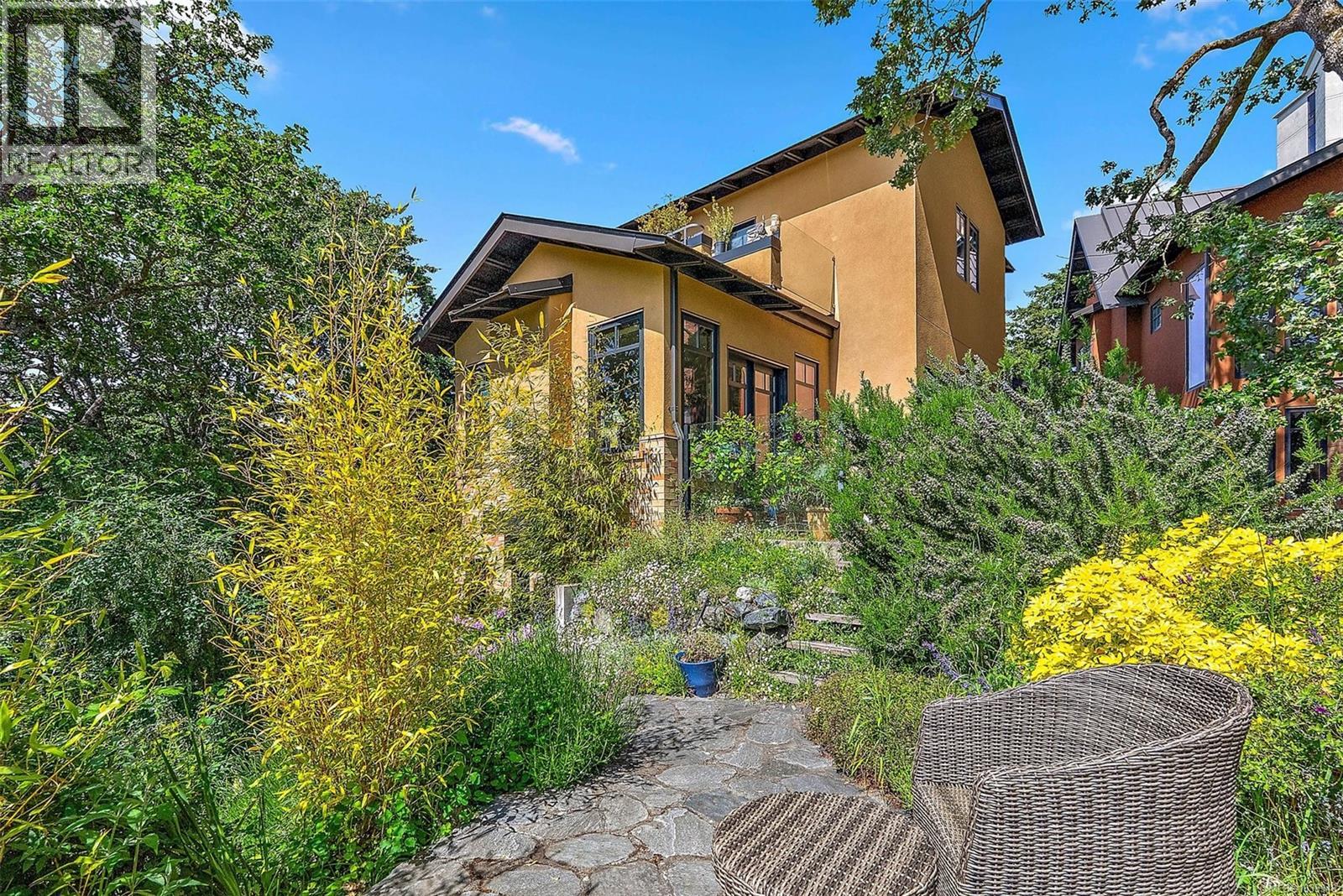 #3 849 Dunsmuir Rd - 30