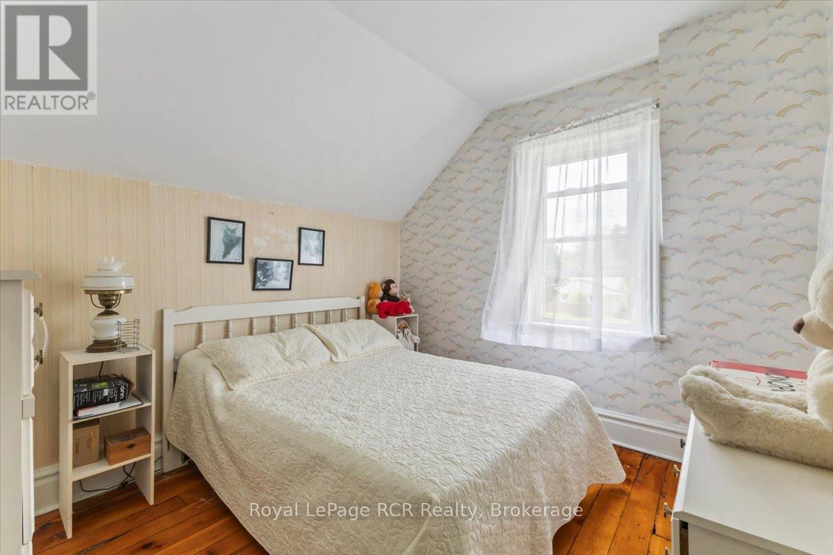 865 7TH AVENUE - 18