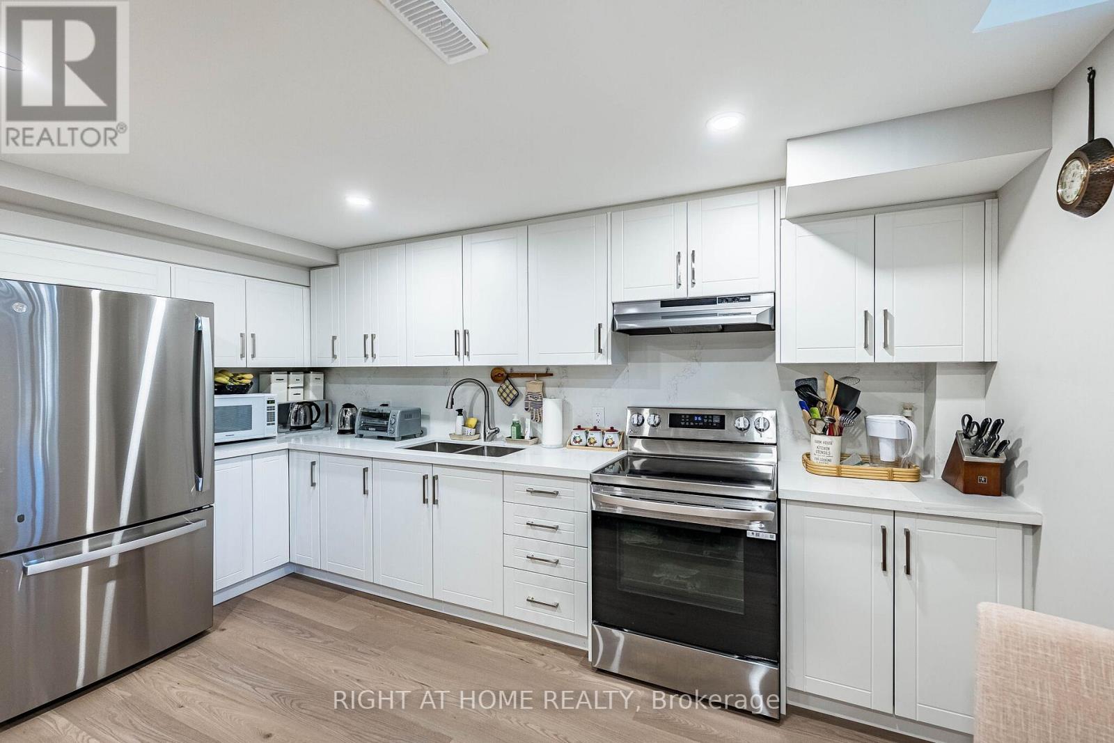 985 SEIVERT PLACE - 43