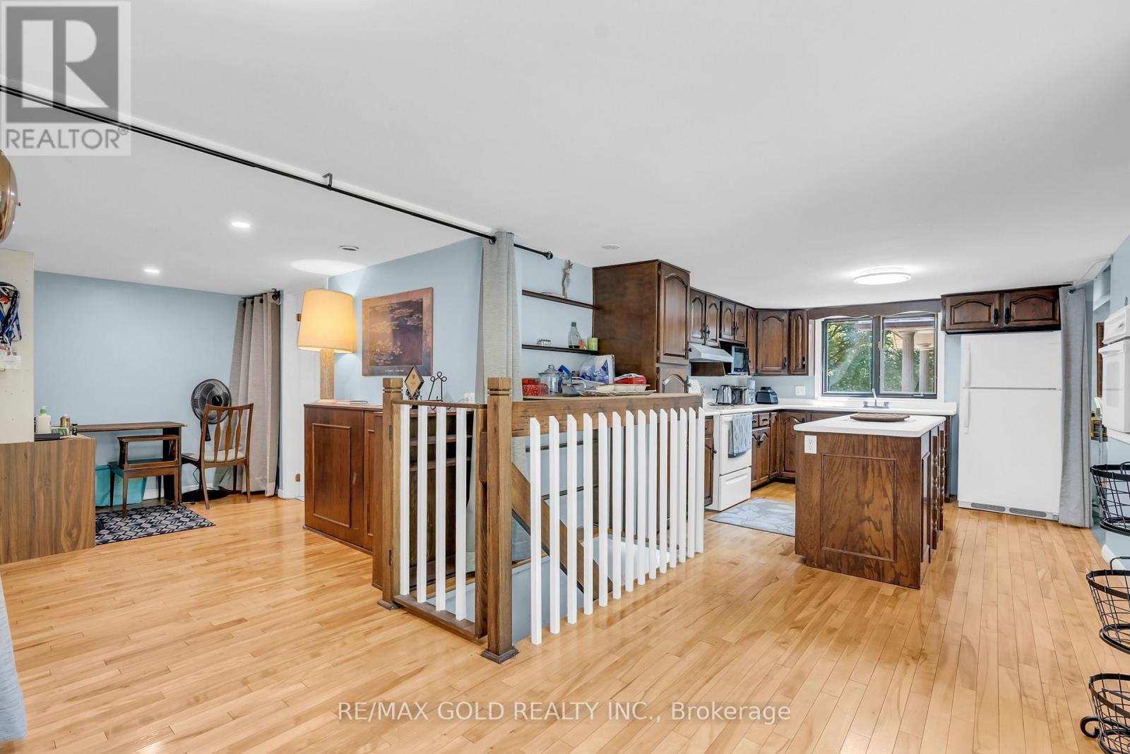 1356 OAK LANE - 20