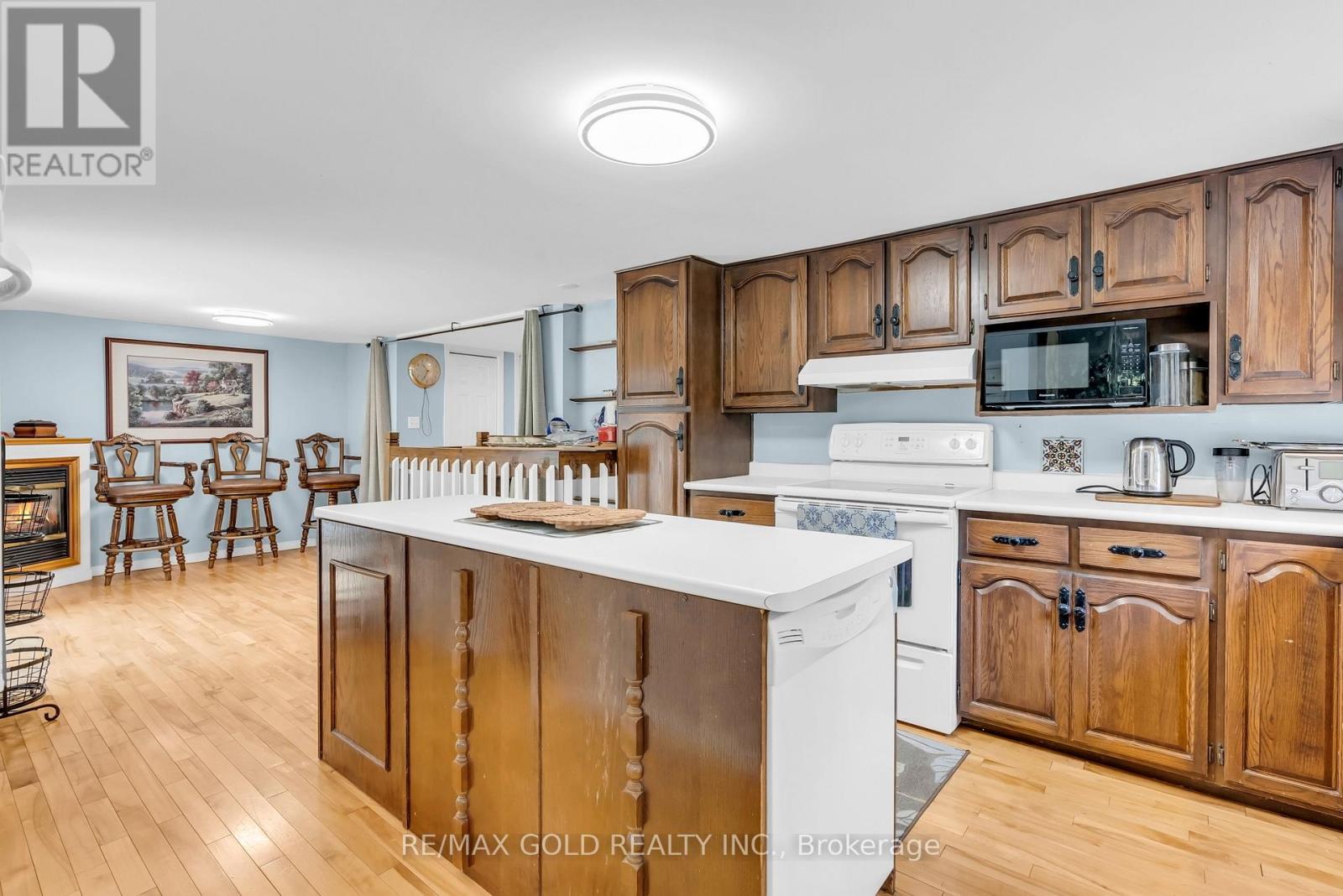 1356 OAK LANE - 24