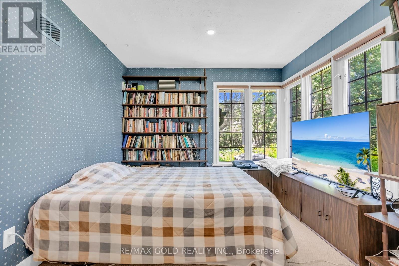 1356 OAK LANE - 35