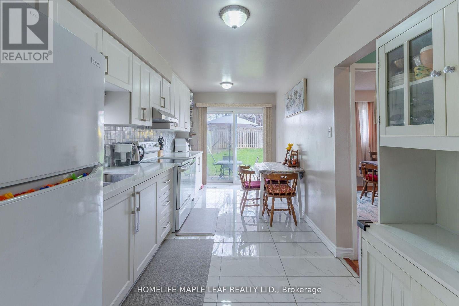 148 HANSEN ROAD N - 11