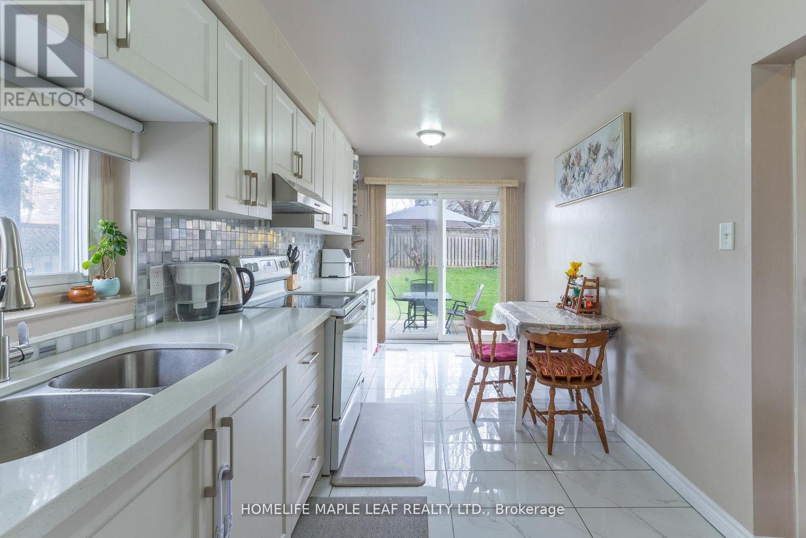 148 HANSEN ROAD N - 12