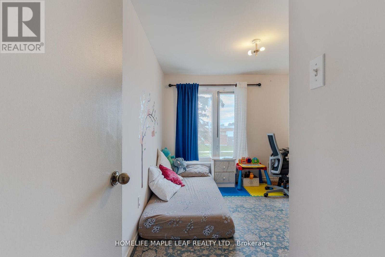 148 HANSEN ROAD N - 18