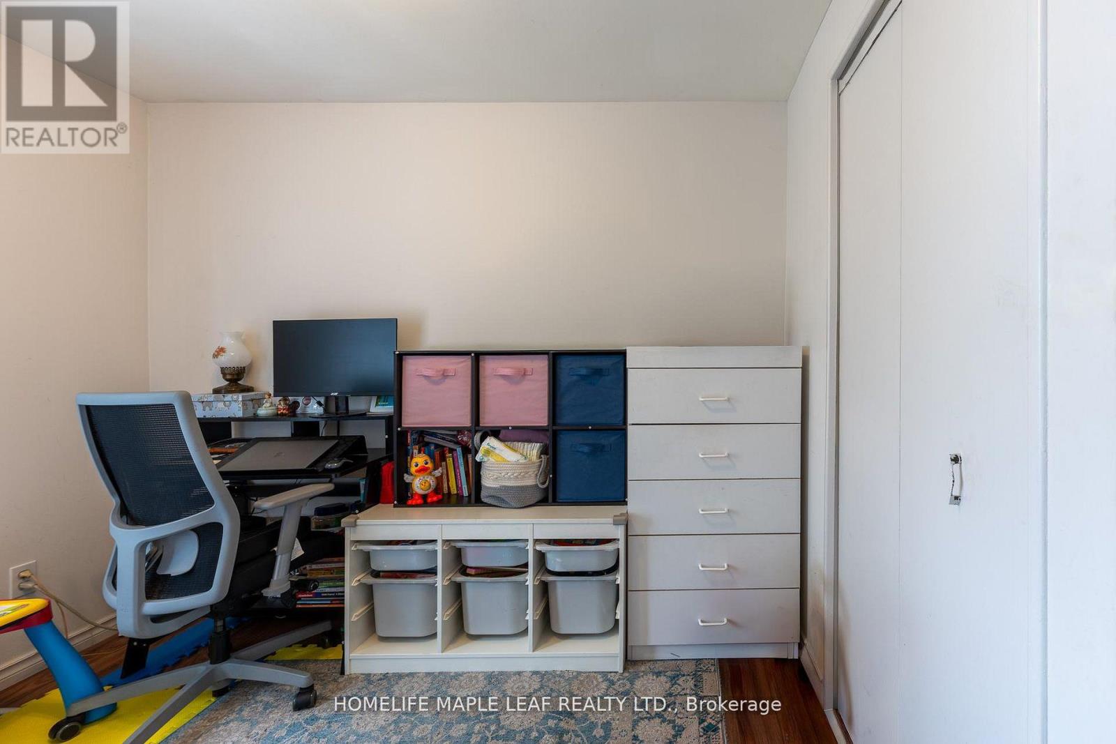 148 HANSEN ROAD N - 20