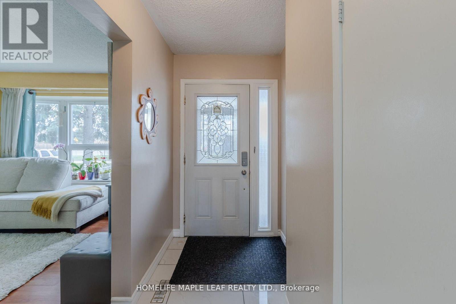 148 HANSEN ROAD N - 5