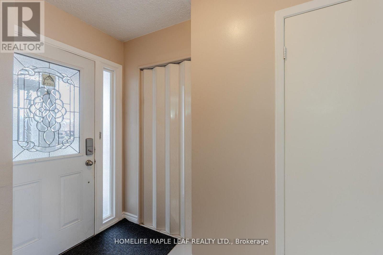 148 HANSEN ROAD N - 6