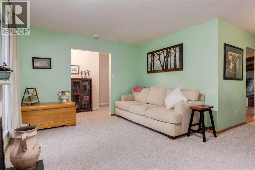 220 Oakridge Place SW - photo 3