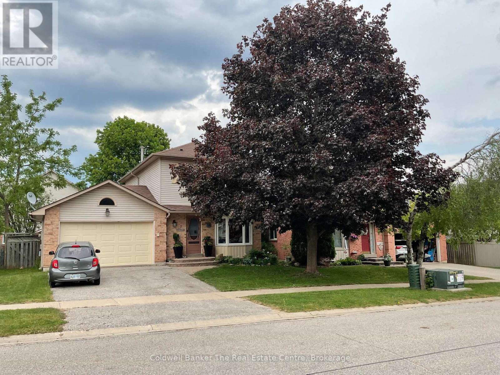 7 BRANDON CRESCENT - 2