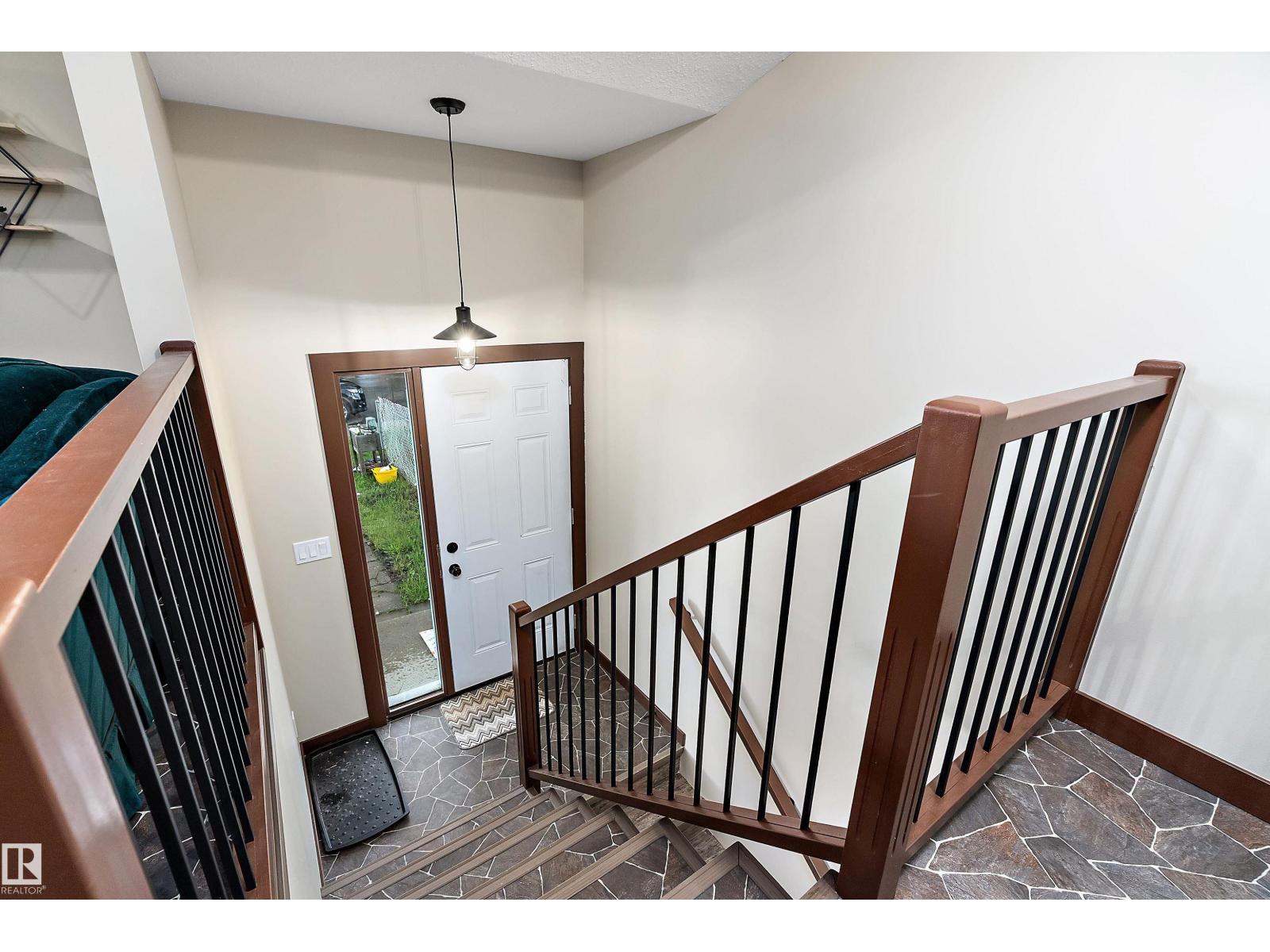 5210 55 AV - photo 2