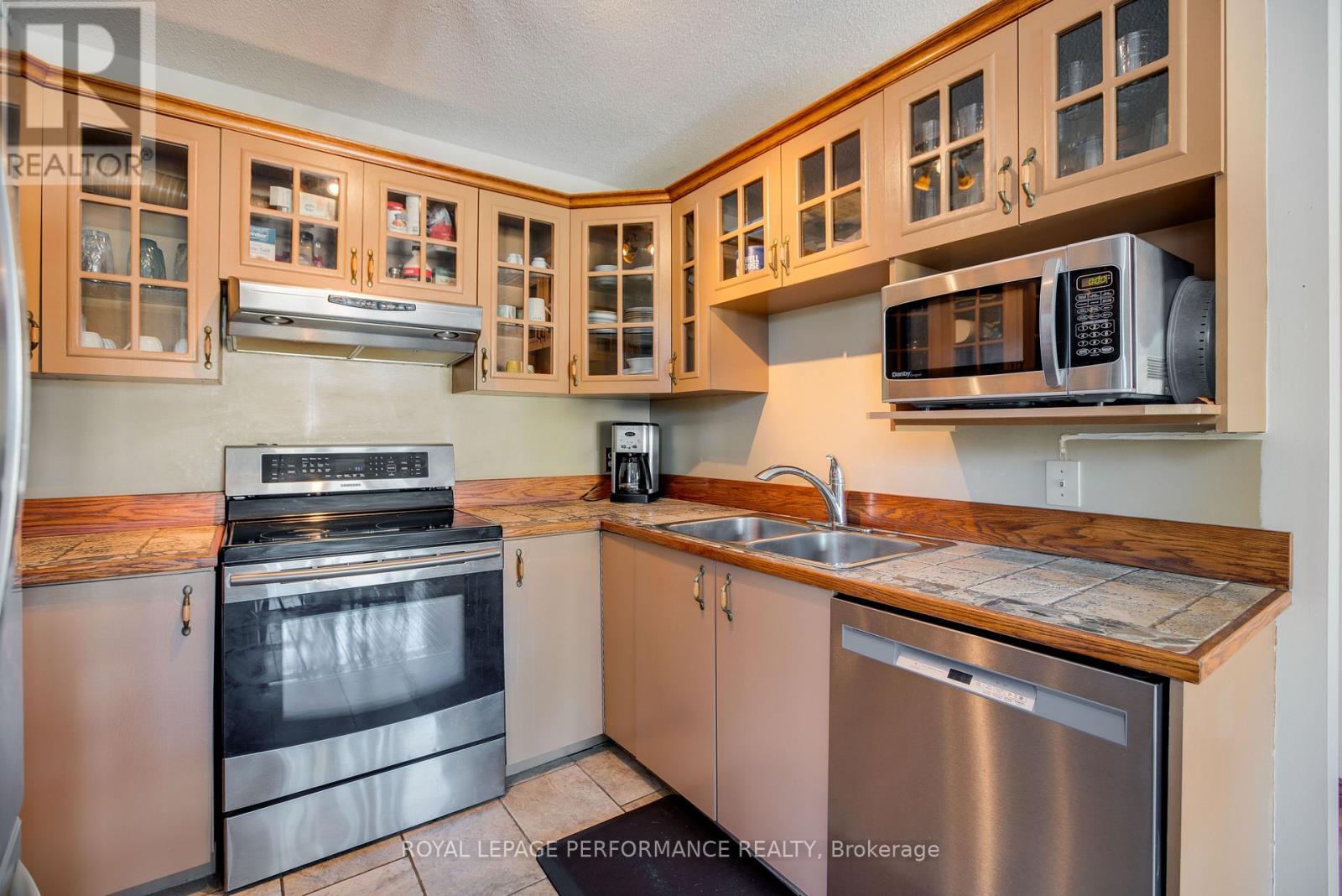 433 TUPPER STREET - 10