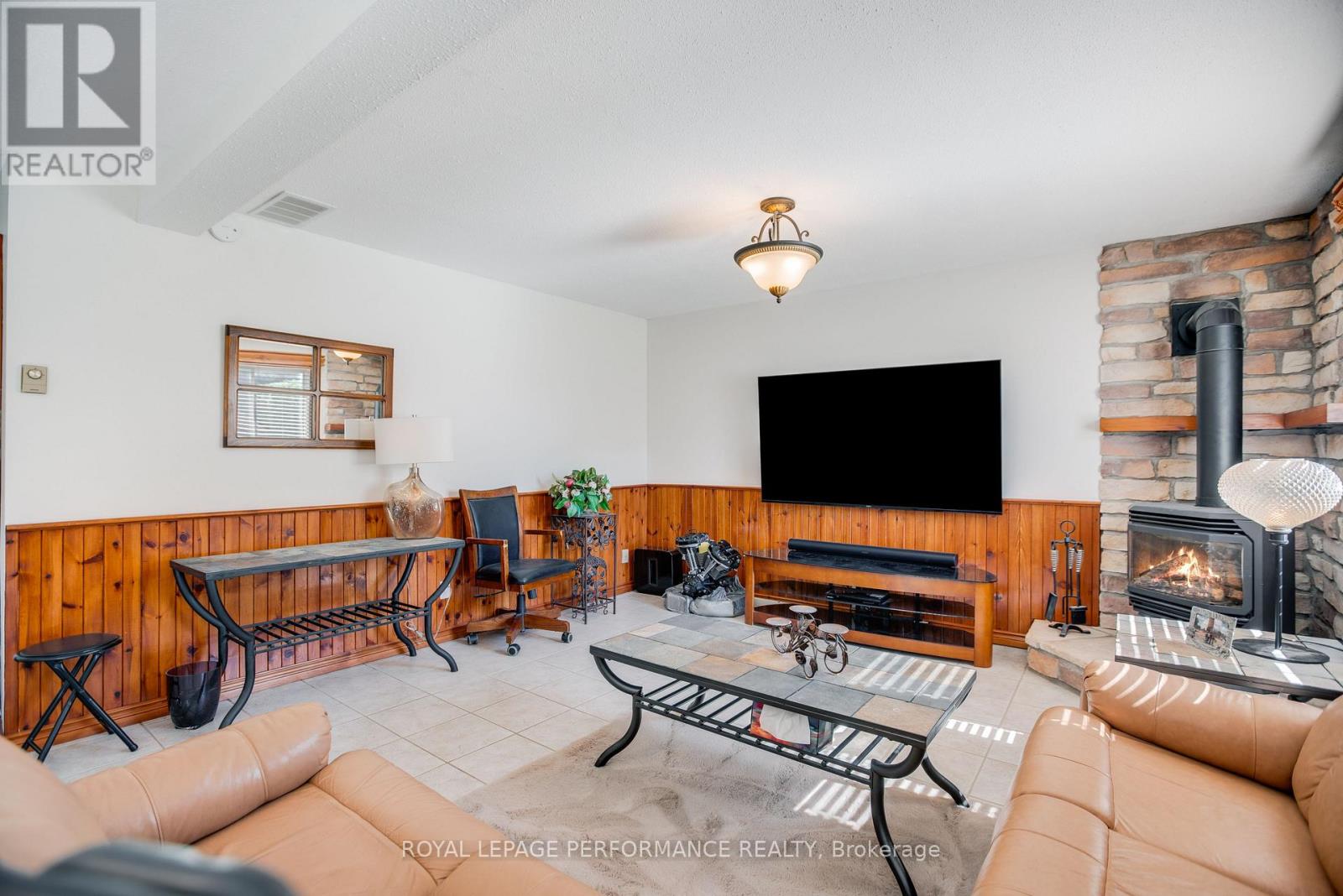 433 TUPPER STREET - 24