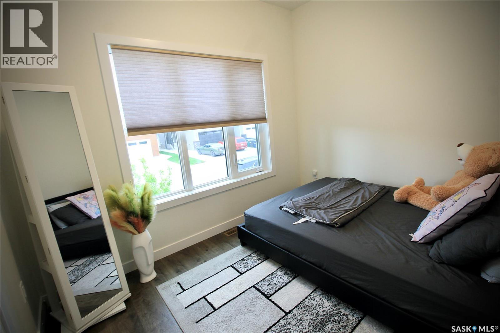 215 Thakur STREET - 25