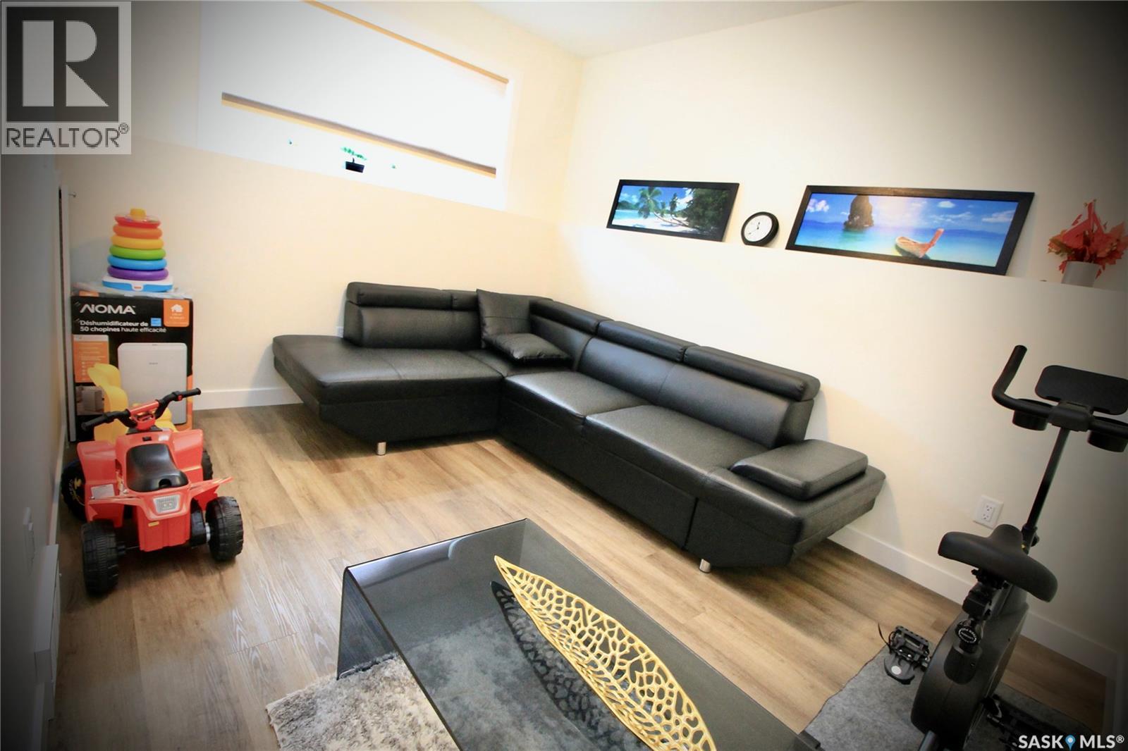 215 Thakur STREET - 29