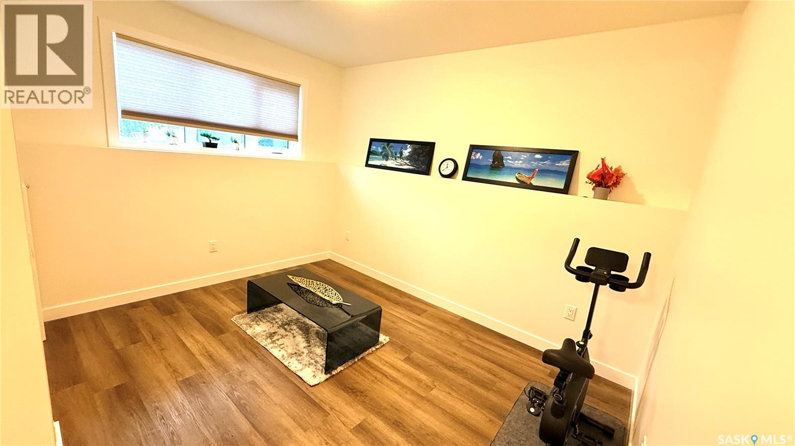 215 Thakur STREET - 22