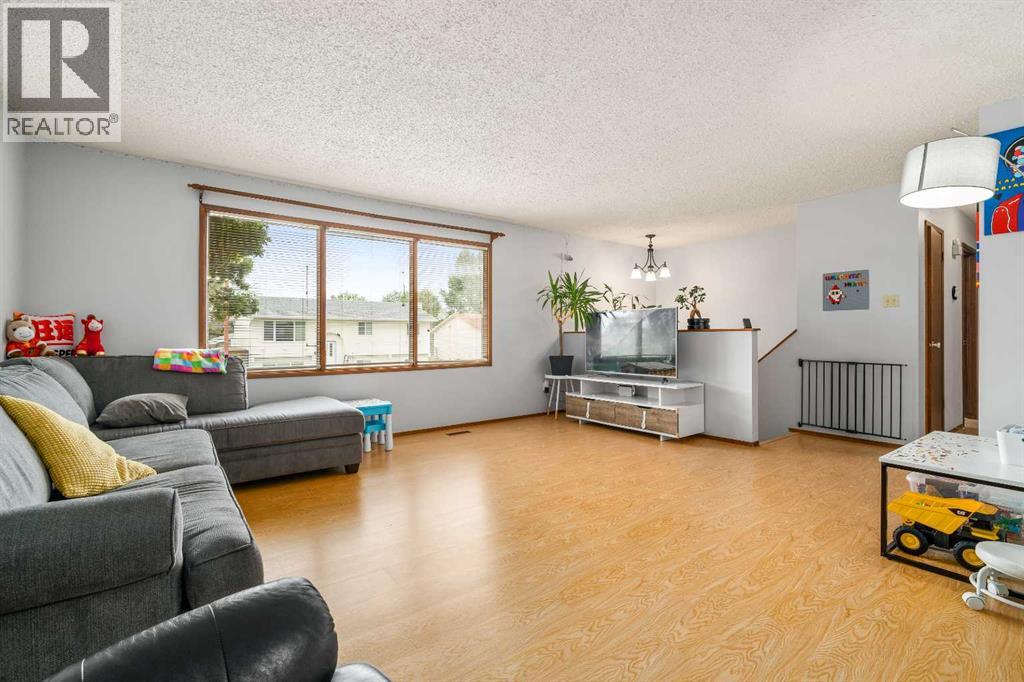 14 Rossdale Avenue SE — photo 9