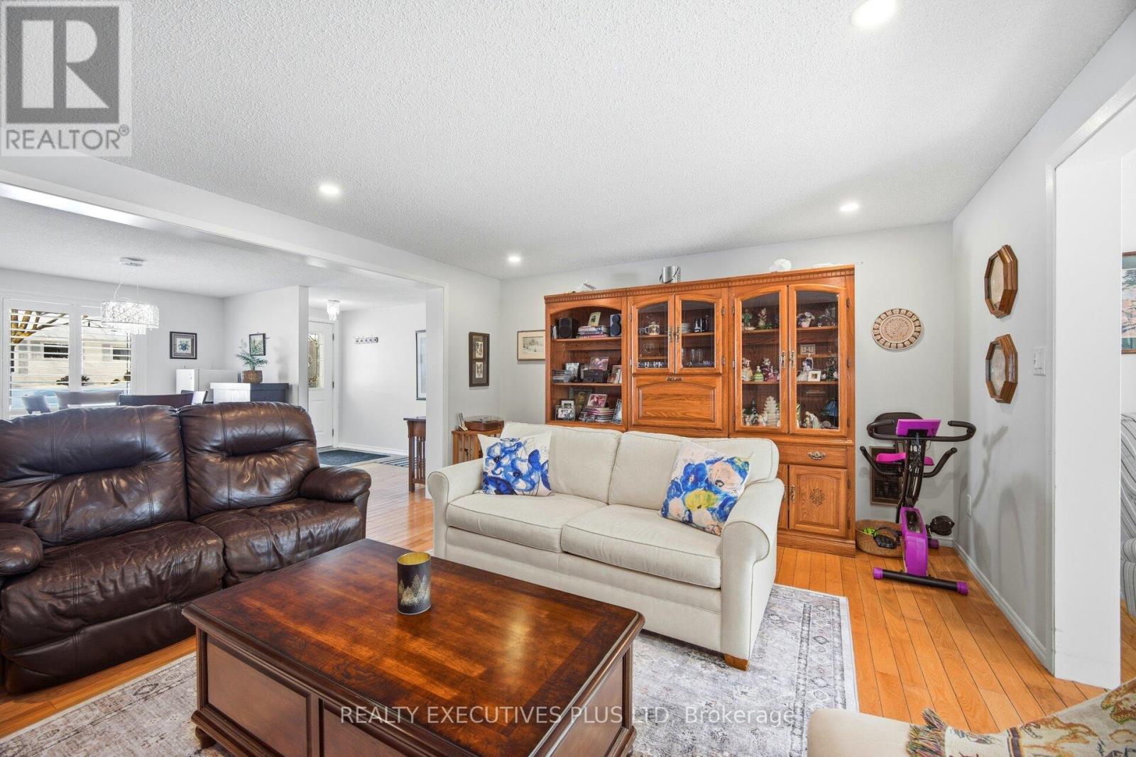 5 TECUMSETH PINES DRIVE - 18