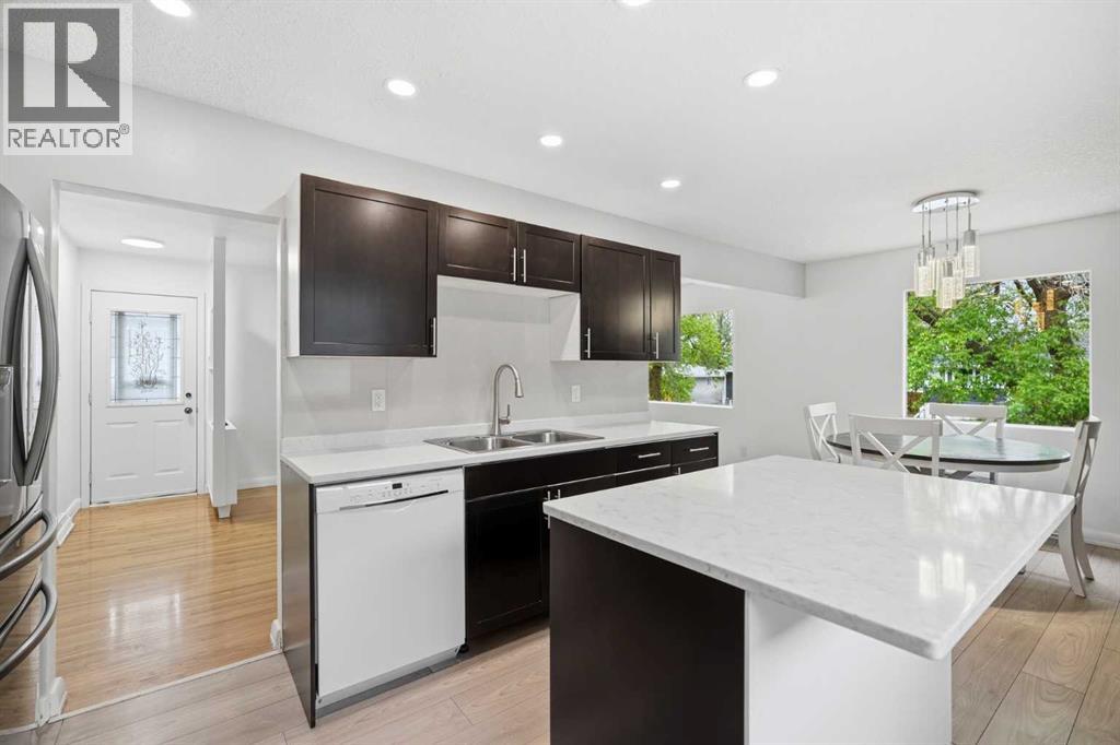 1040 16 Street NE - photo 2