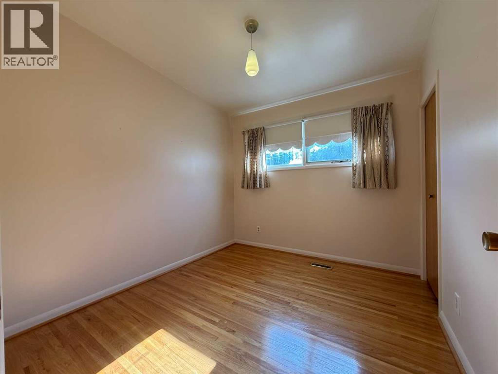 1722 21 Street S - 11