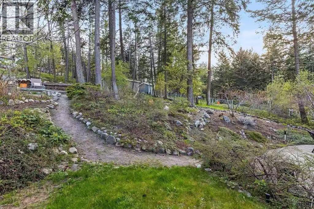 945 LLOYD JONES Drive - Image 2