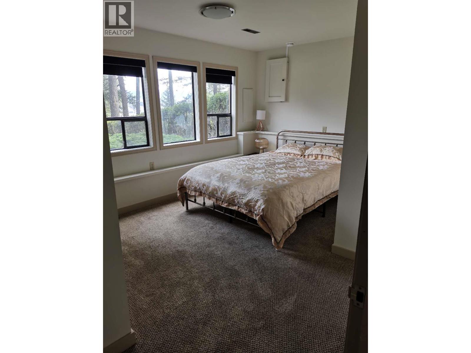 945 LLOYD JONES Drive - 18