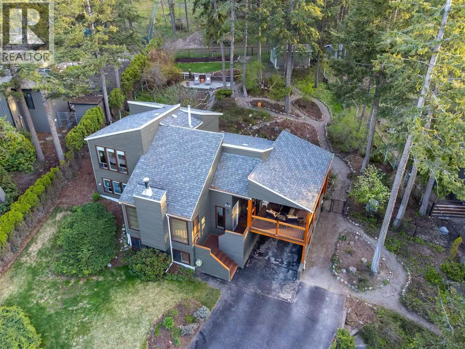 945 LLOYD JONES Drive - 1